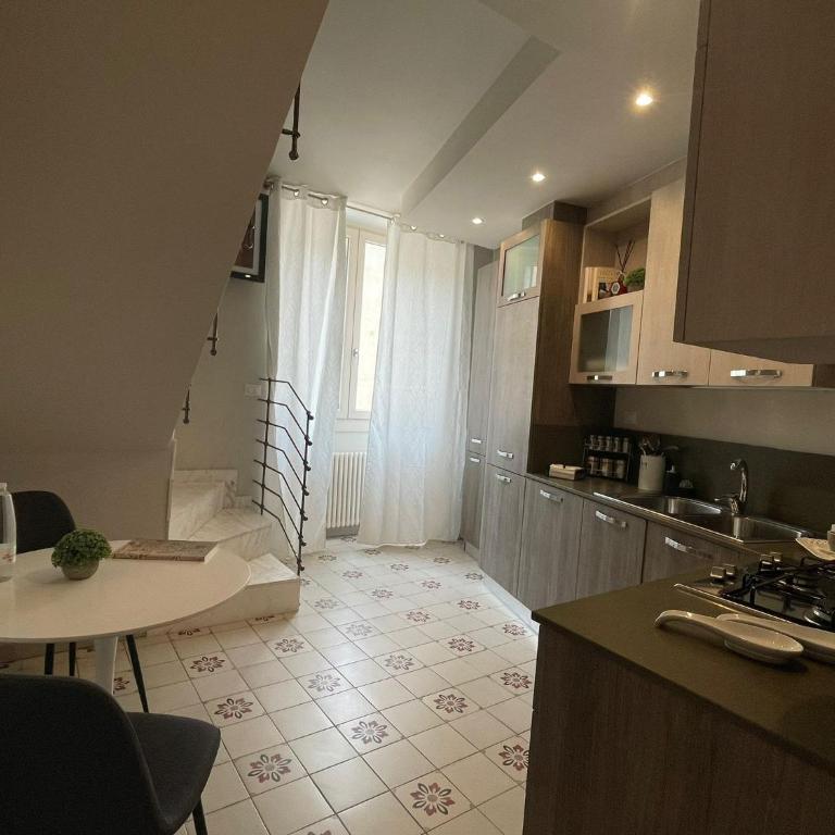 Dimora Vico Storella - Camera Familiare - 9