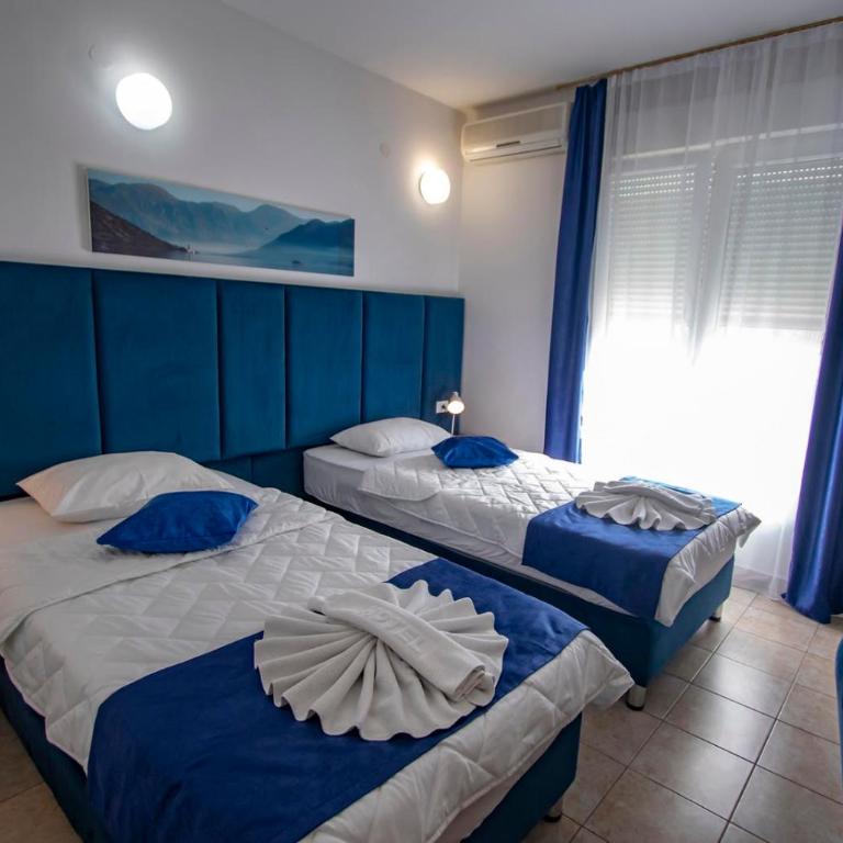 Hotel Play - Twin Room - 1