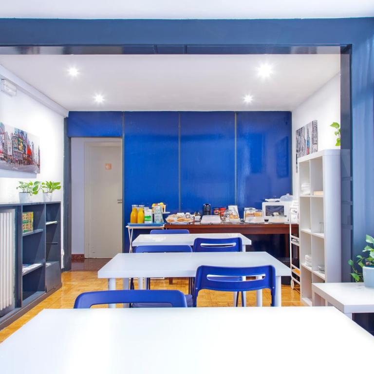 Barcelona City Street Hostal - Double or Twin Room with City View - 5