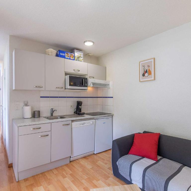 Appartement 32 m² avec balcon, proche télécabine et commodités, entièrement équipé, centre Cauterets - FR-1-401-237 - Appartement - 5