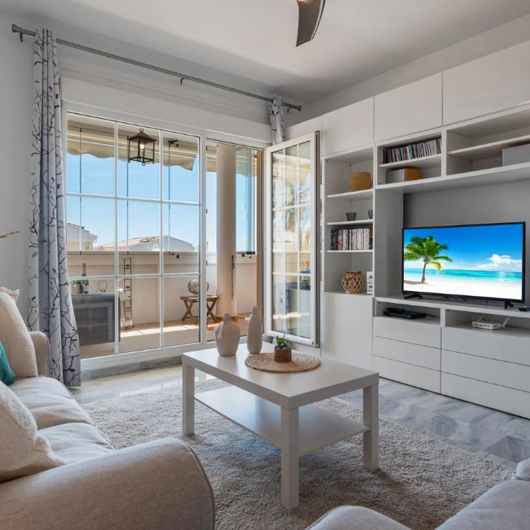 ViVi Homes - Rome Pool, Garden, Golf & Beach - Apartment with Sea View - 2