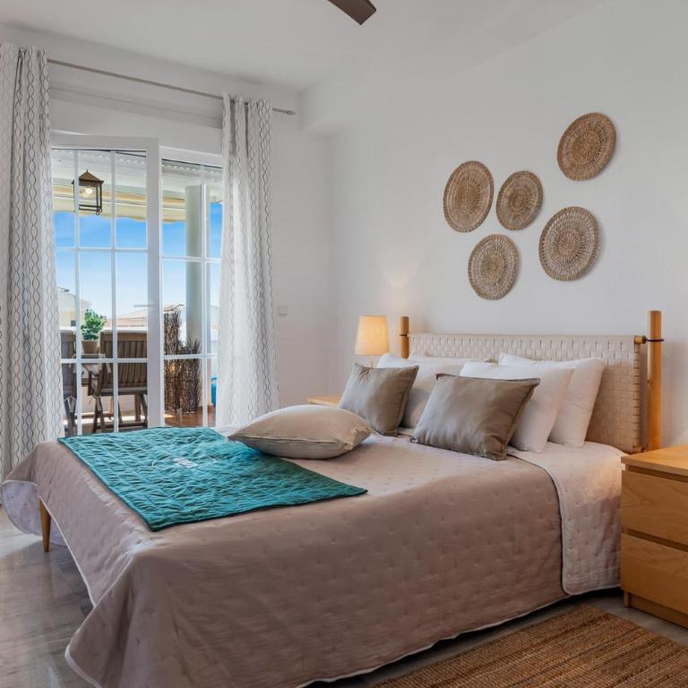 ViVi Homes - Rome Pool, Garden, Golf & Beach - Apartment with Sea View - 4