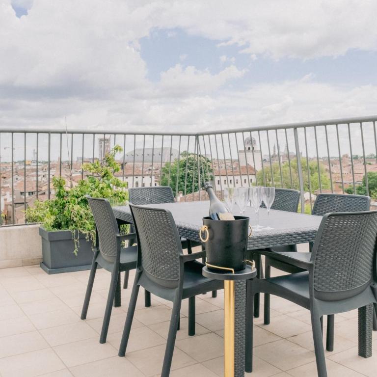 M14 SkyView City Center - Camera Tripla con Terrazza Privata - 17