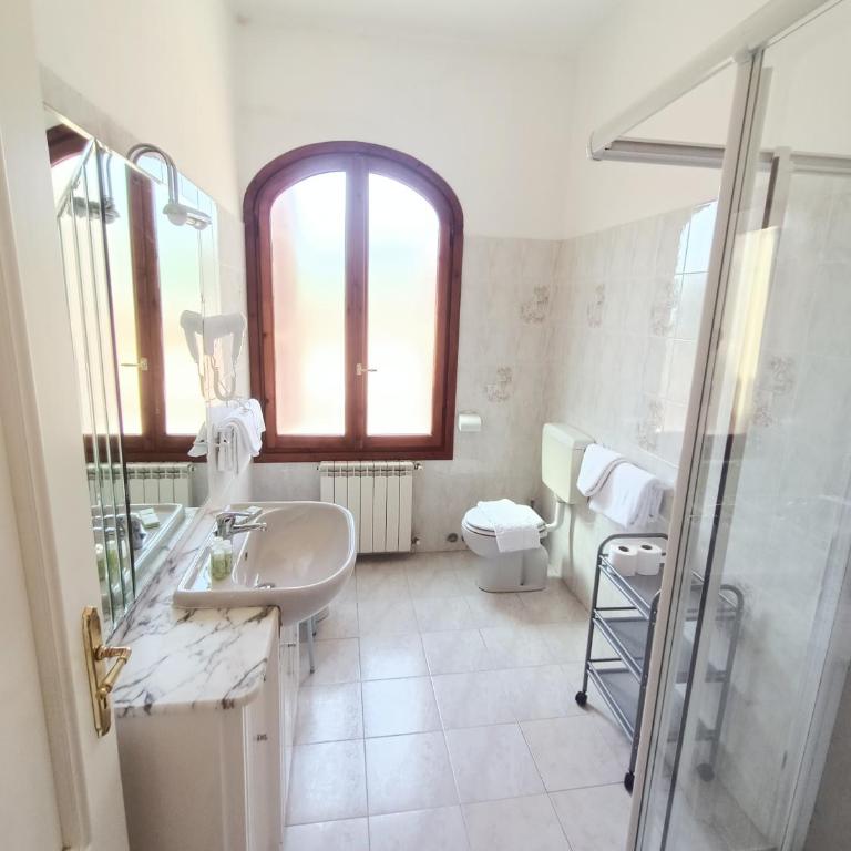 Appartamenti Villa Chiara - Appartamento con 2 Camere da Letto e Terrazza (6 Adulti) - Strada Comunale Poggi 121 - 11