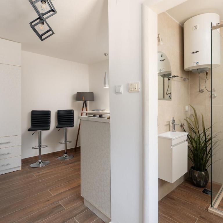Kotor Sunrise Apartments - Studio with Mountain View (2 Adults) - 5