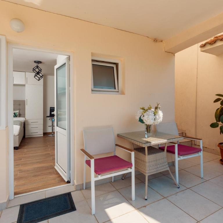 Kotor Sunrise Apartments - Studio with Mountain View (2 Adults) - 8