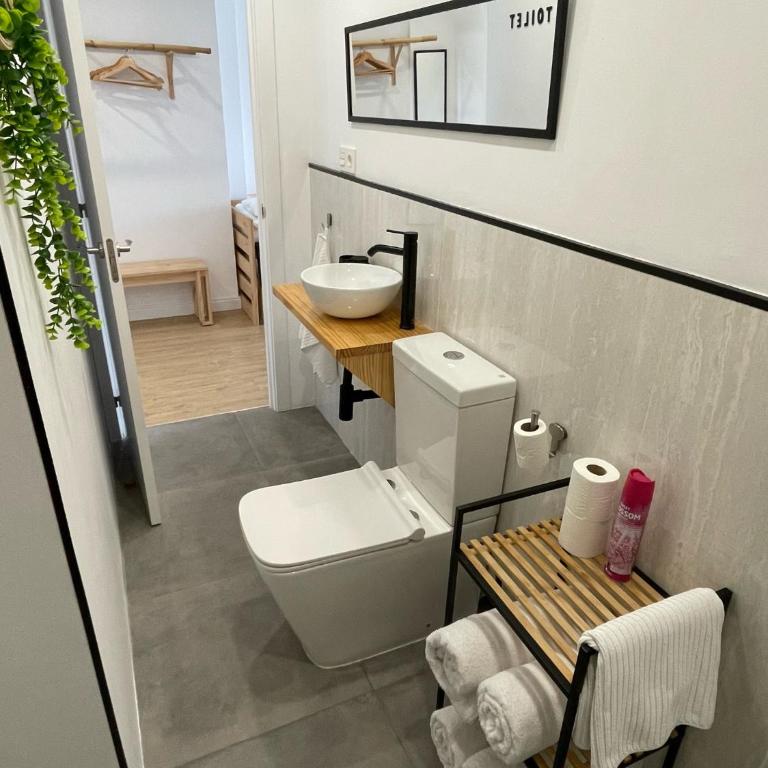 Boogalow Hostel - Family Room with Bathroom - 5
