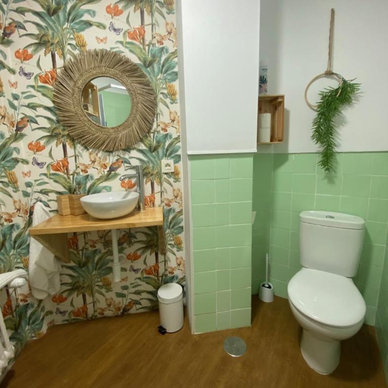 Boogalow Hostel - Triple Room with Private External Bathroom - 3