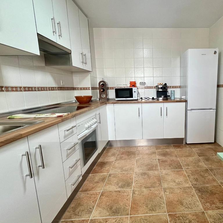 Lomas 62 - Three-Bedroom House - 8