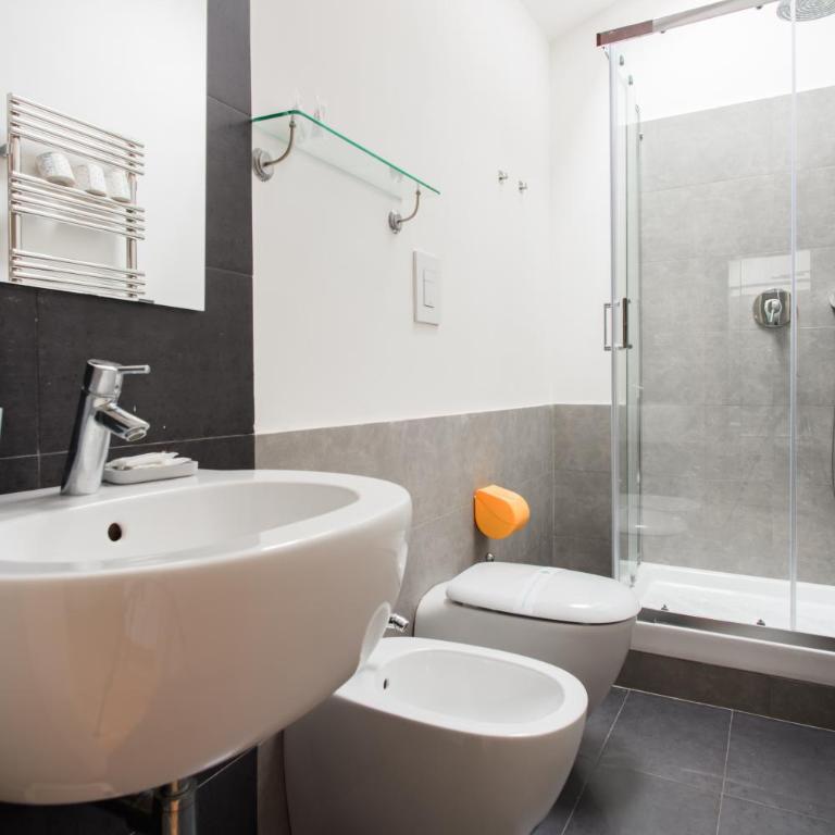 Napolidays Mansarda Garibaldi by Dimorra - Deluxe Apartment - 10