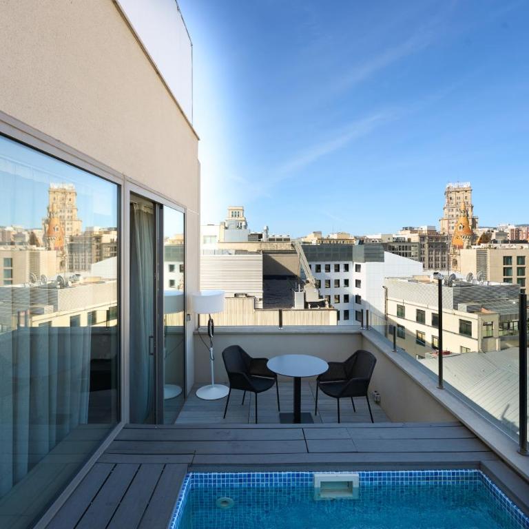 Catalonia Square 4* Sup - Junior Suite with Private Pool - 4