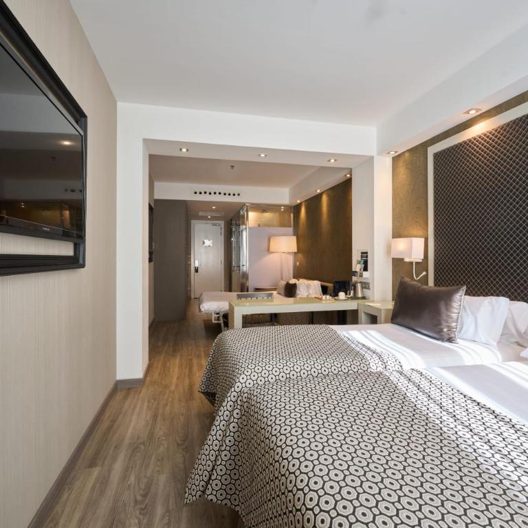 Catalonia Square 4* Sup - Triple Room - 1