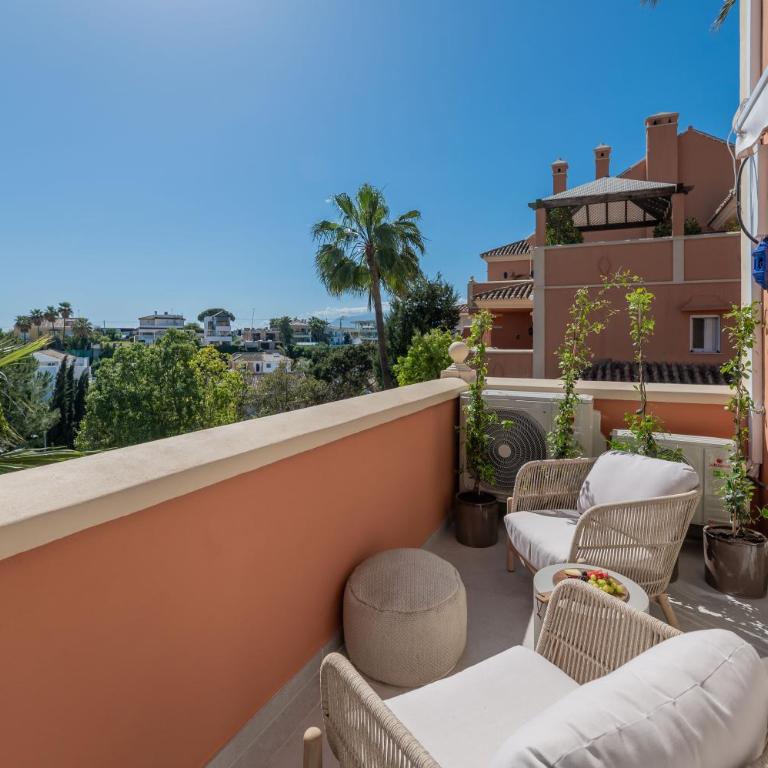 Luxury 3 BDRM Apt with Private Pool and Stunning Sea Views - Apartment with Sea View - 22