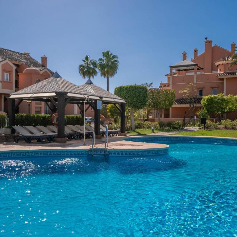 Luxury 3 BDRM Apt with Private Pool and Stunning Sea Views - Apartment with Sea View - 2