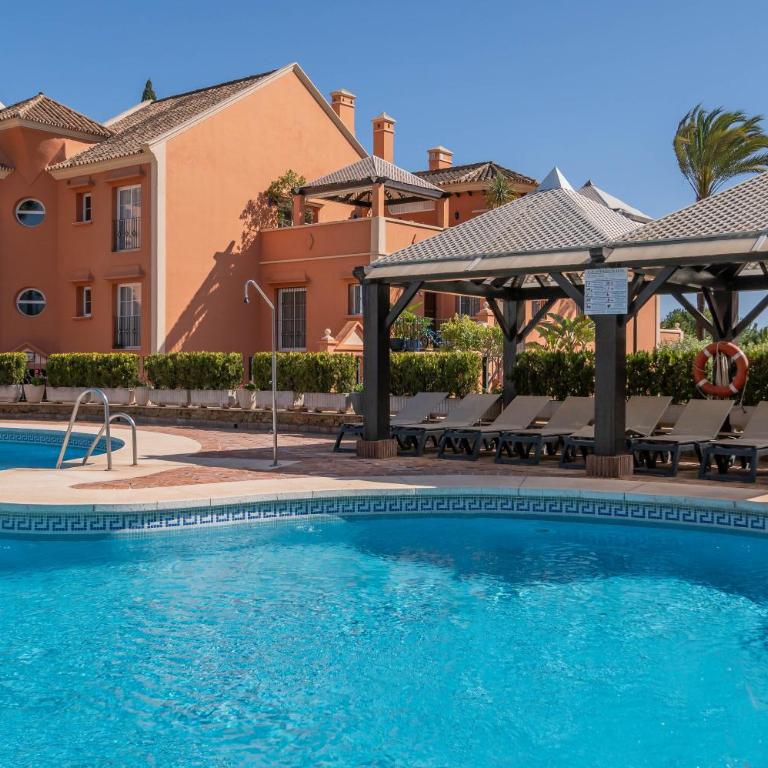 Luxury 3 BDRM Apt with Private Pool and Stunning Sea Views - Apartment with Sea View - 41