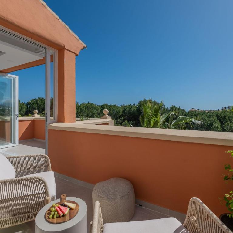 Luxury 3 BDRM Apt with Private Pool and Stunning Sea Views - Apartment with Sea View - 24