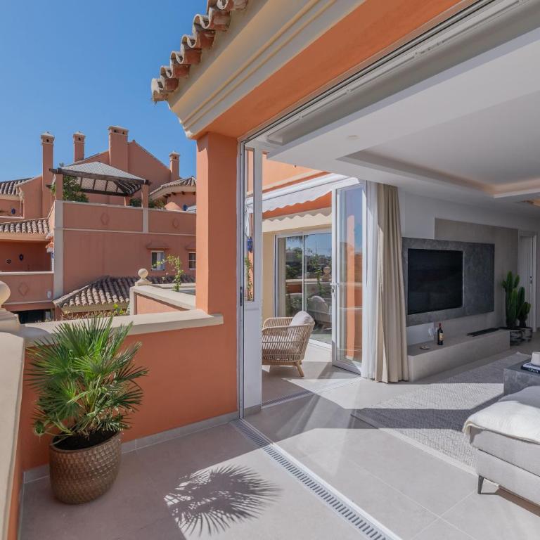 Luxury 3 BDRM Apt with Private Pool and Stunning Sea Views - Apartment with Sea View - 15
