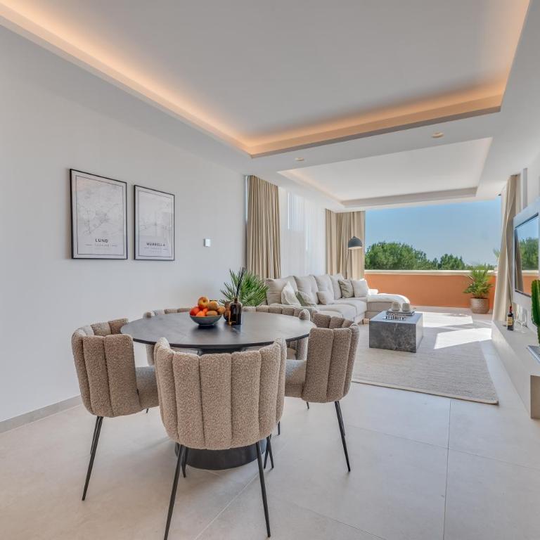 Luxury 3 BDRM Apt with Private Pool and Stunning Sea Views - Apartment with Sea View - 18