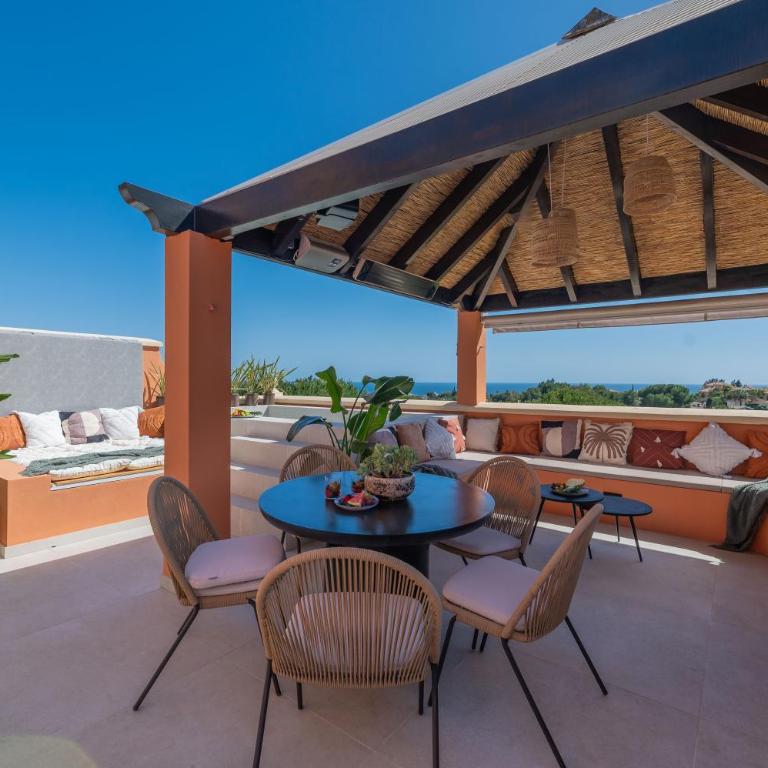 Luxury 3 BDRM Apt with Private Pool and Stunning Sea Views - Apartment with Sea View - 11