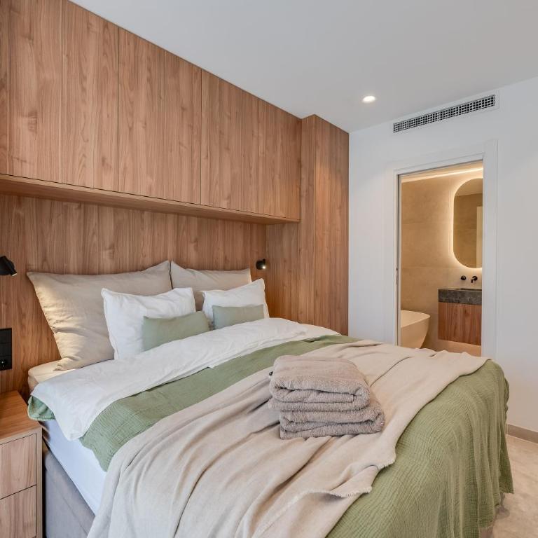 Luxury 3 BDRM Apt with Private Pool and Stunning Sea Views - Apartment with Sea View - 32