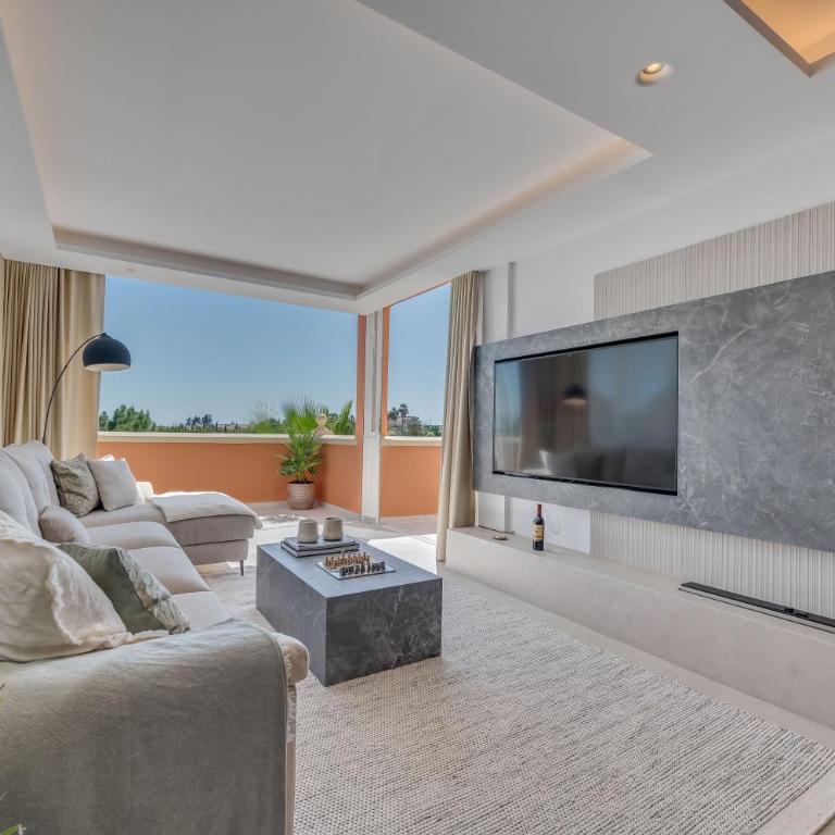 Luxury 3 BDRM Apt with Private Pool and Stunning Sea Views - Apartment with Sea View - 14