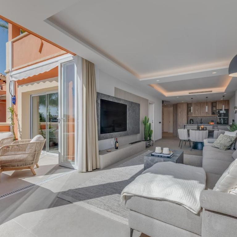 Luxury 3 BDRM Apt with Private Pool and Stunning Sea Views - Apartment with Sea View - 16