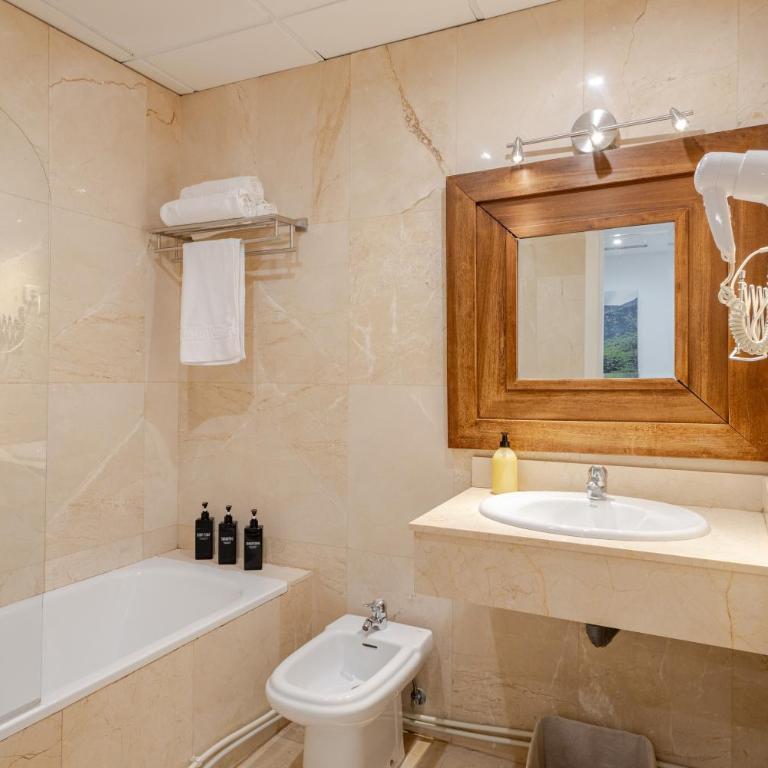 MAD COCO Aparts & Suites Sol - Three-Bedroom Apartment - 14