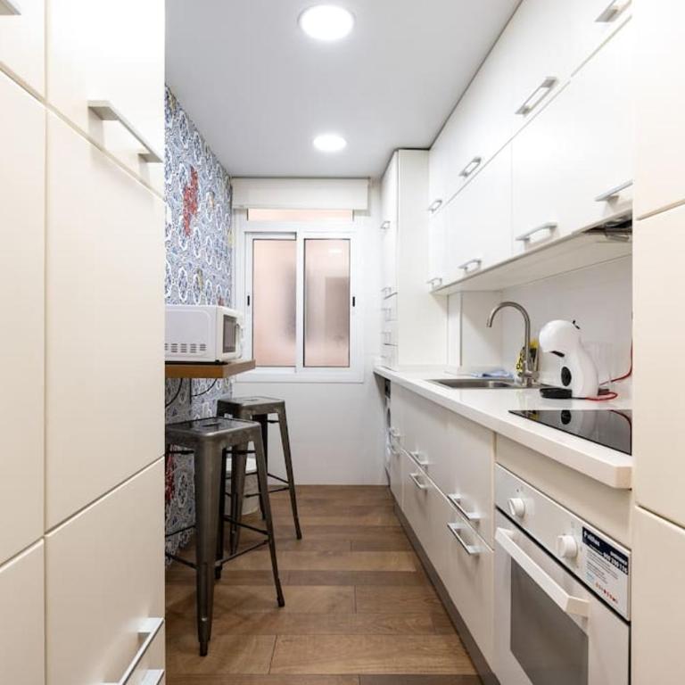 Super central Malaga Flat with Terrace and Free Parking - Apartamento de 2 dormitorios - 3