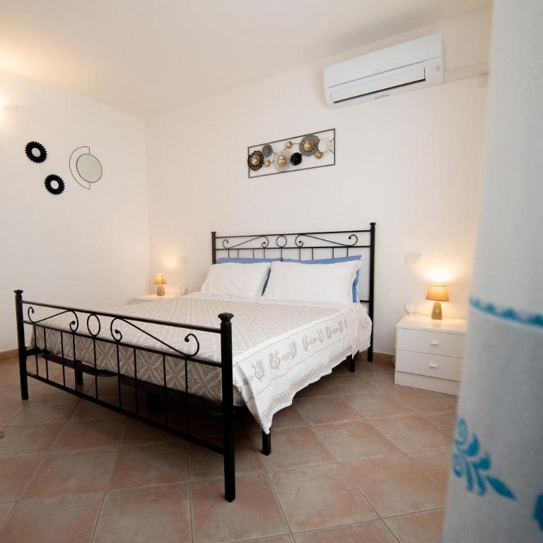 Casa Martina - Camera Matrimoniale con Bagno Privato - 9