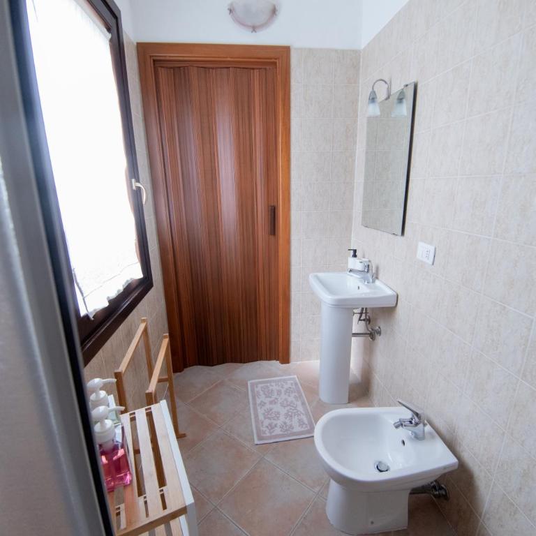 Casa Martina - Camera Doppia con Letti Singoli con Bagno Privato - 4