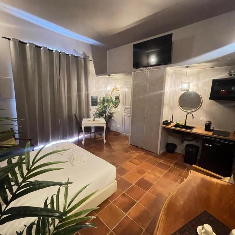 Lucilla’s Suite San Pietro station - Monolocale Deluxe - 16