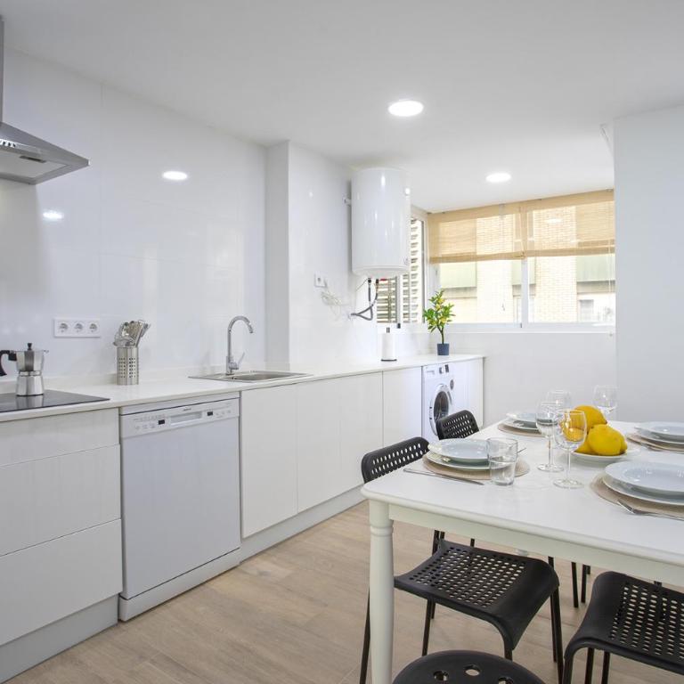 -MalagaSunApts-El Palo Dream & Beach - Three-Bedroom Apartment - 11