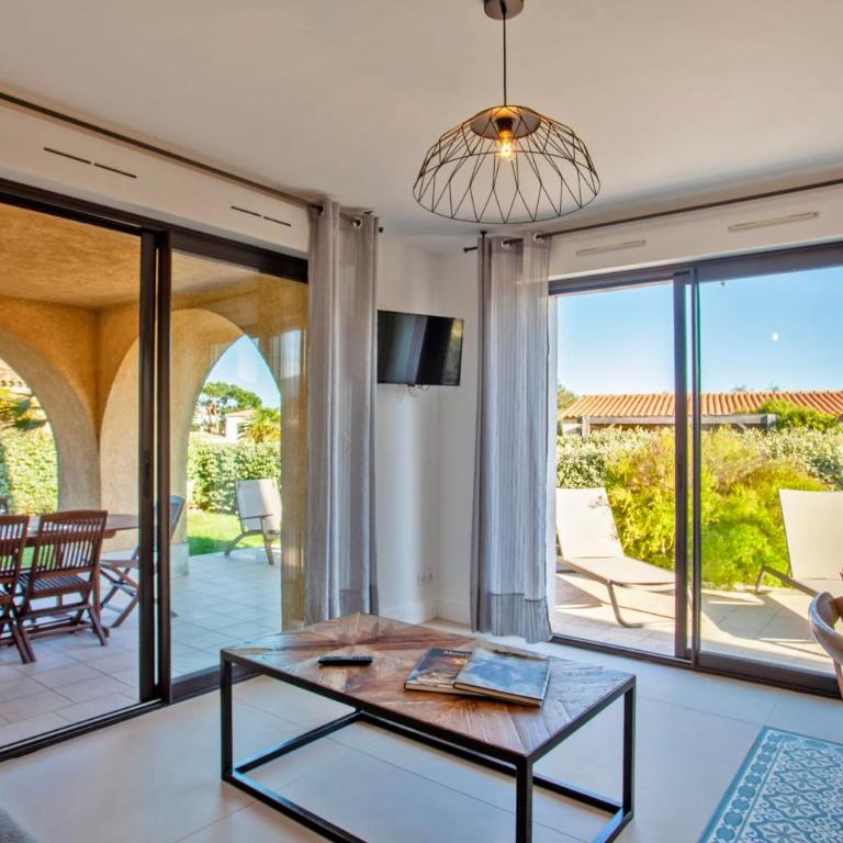 location de vacances Olivier jardin privatif et piscine chauffée partagée - Apartment - 5