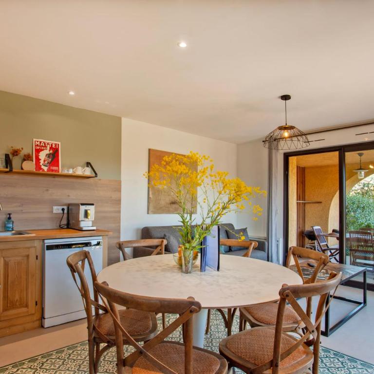 location de vacances Olivier jardin privatif et piscine chauffée partagée - Apartment - 15