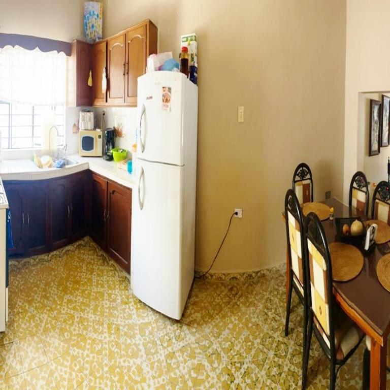 Casa Estancia Viajera Olímpica - 7 Min Malecón - Three-Bedroom House - 9