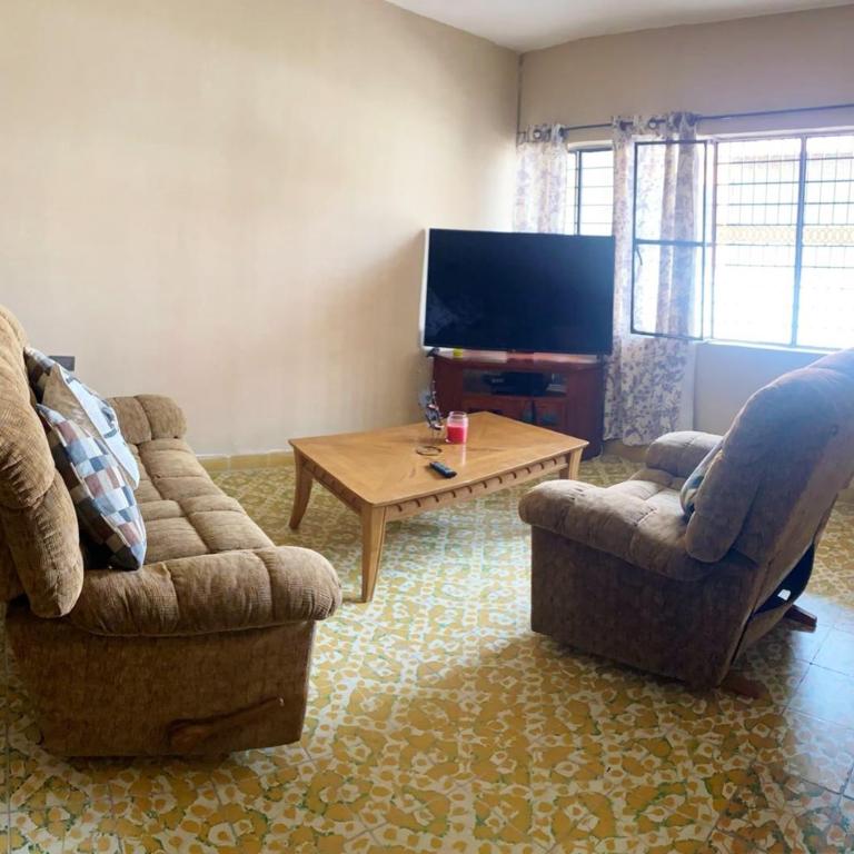 Casa Estancia Viajera Olímpica - 7 Min Malecón - Three-Bedroom House - 1