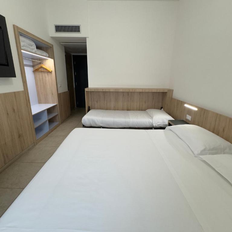 Hotel Holidays - Habitación Triple Superior - 9