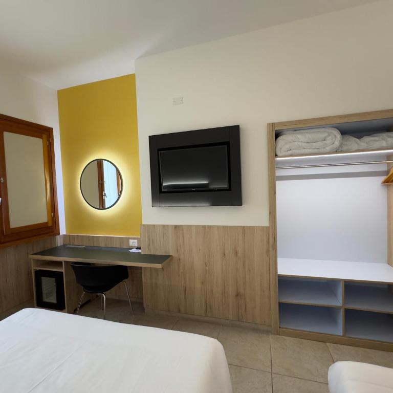 Hotel Holidays - Habitación Triple Superior - 10