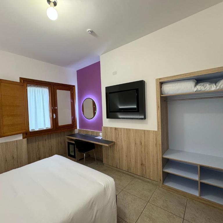 Hotel Holidays - Habitación con cama extragrande - Adaptada para personas de movilidad reducida - 4