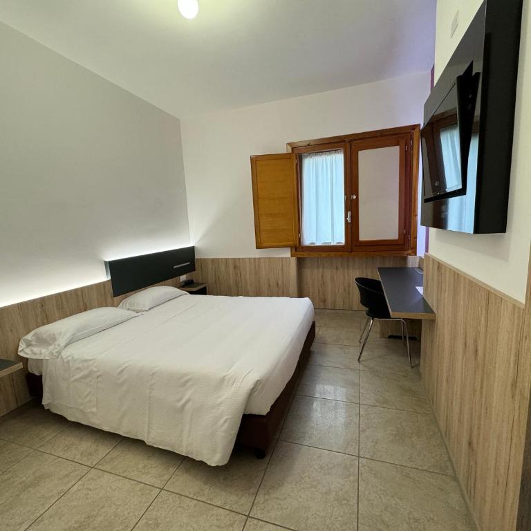 Hotel Holidays - Habitación con cama extragrande - Adaptada para personas de movilidad reducida - 2