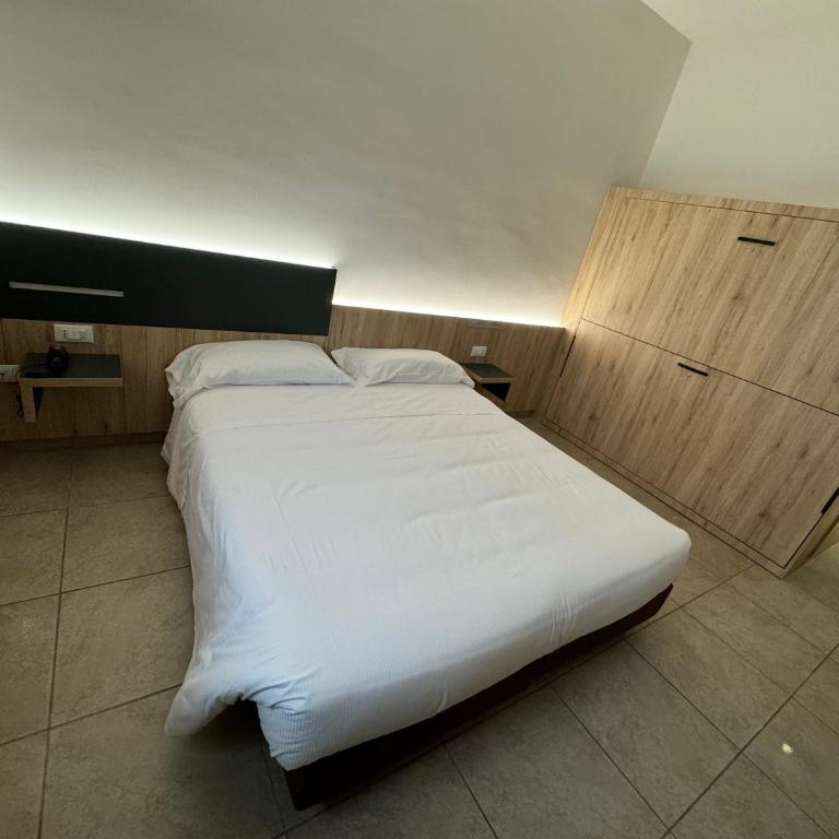 Hotel Holidays - Habitación Cuádruple Deluxe - 3