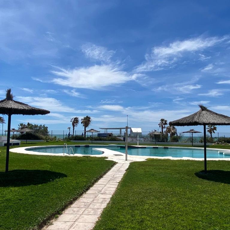 Moderno Apartamento Primera Línea Playa de La Barrosa by ChiclanaDreams - Apartamento de 2 dormitorios - 2