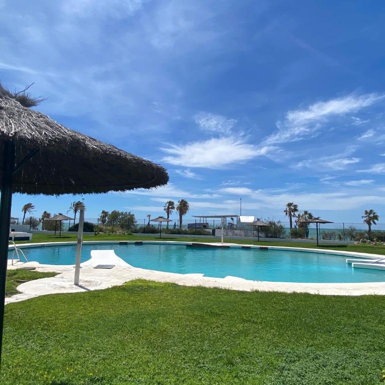 Moderno Apartamento Primera Línea Playa de La Barrosa by ChiclanaDreams - Apartamento de 2 dormitorios - 1
