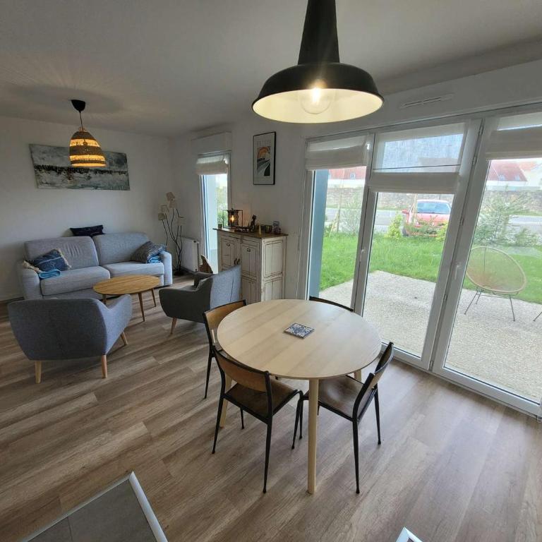 Bel appartement moderne avec jardin et parking privatif - FR-1-675-38 - Appartement - 4
