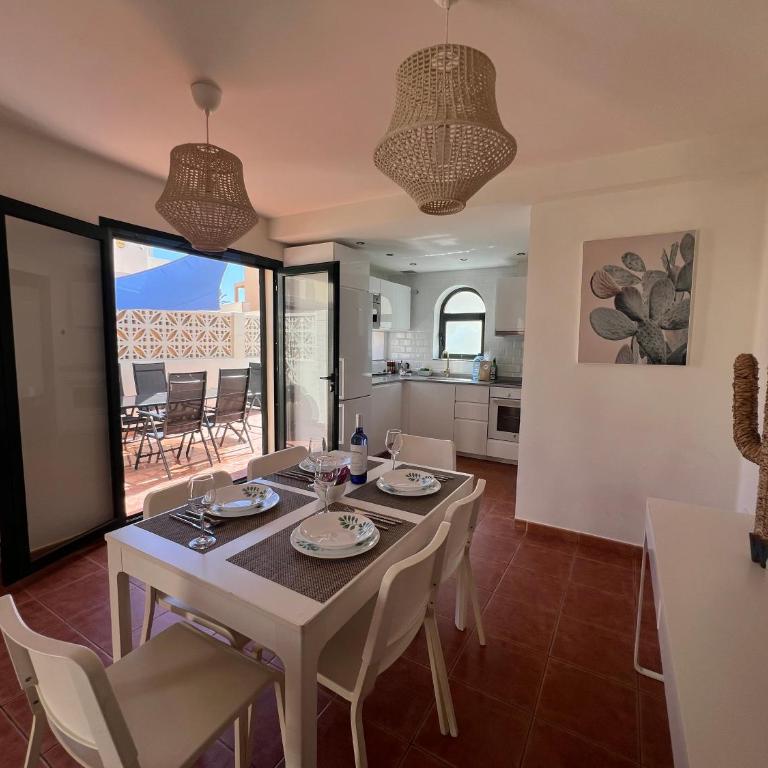 Olympia House Lovely, Close to Town and Beaches with Private Pool & Fast WiFi - Villa - 10