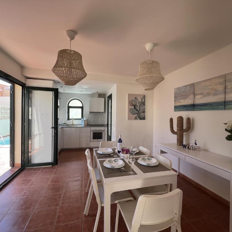 Olympia House Lovely, Close to Town and Beaches with Private Pool & Fast WiFi - Villa - 11