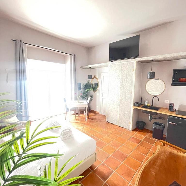 Lucilla’s Suite San Pietro station - Monolocale Deluxe - 26