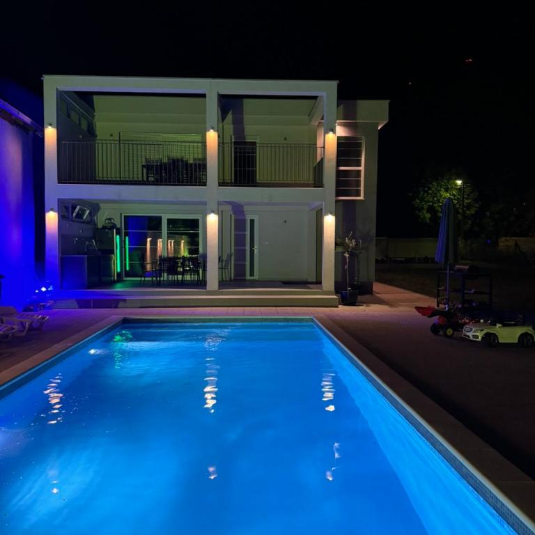 Villa Aqua - Luxury Villa with swimming pool - 37
