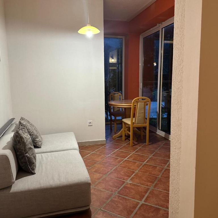 Themis Apartment - Family Room - 9