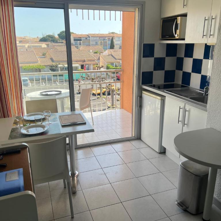 PRIMAVERA Agréable T2 résidence avec piscine Plage Richelieu Cap d'Agde - Apartment mit Terrasse - 4